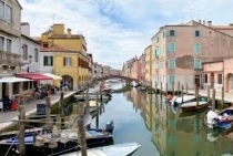 Il Canal Vena, parallelo al Corso del Popolo